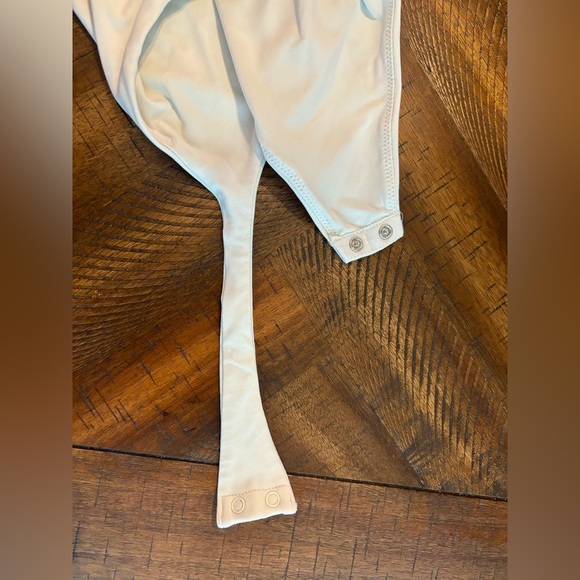 Aritzia Original White Cream Long Sleeve Contour Turtleneck Bodysuit M - Picture 9 of 9